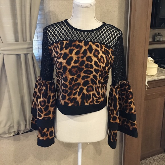 Tops - 🔥2 for $30🔥 Leopard crop top blouse